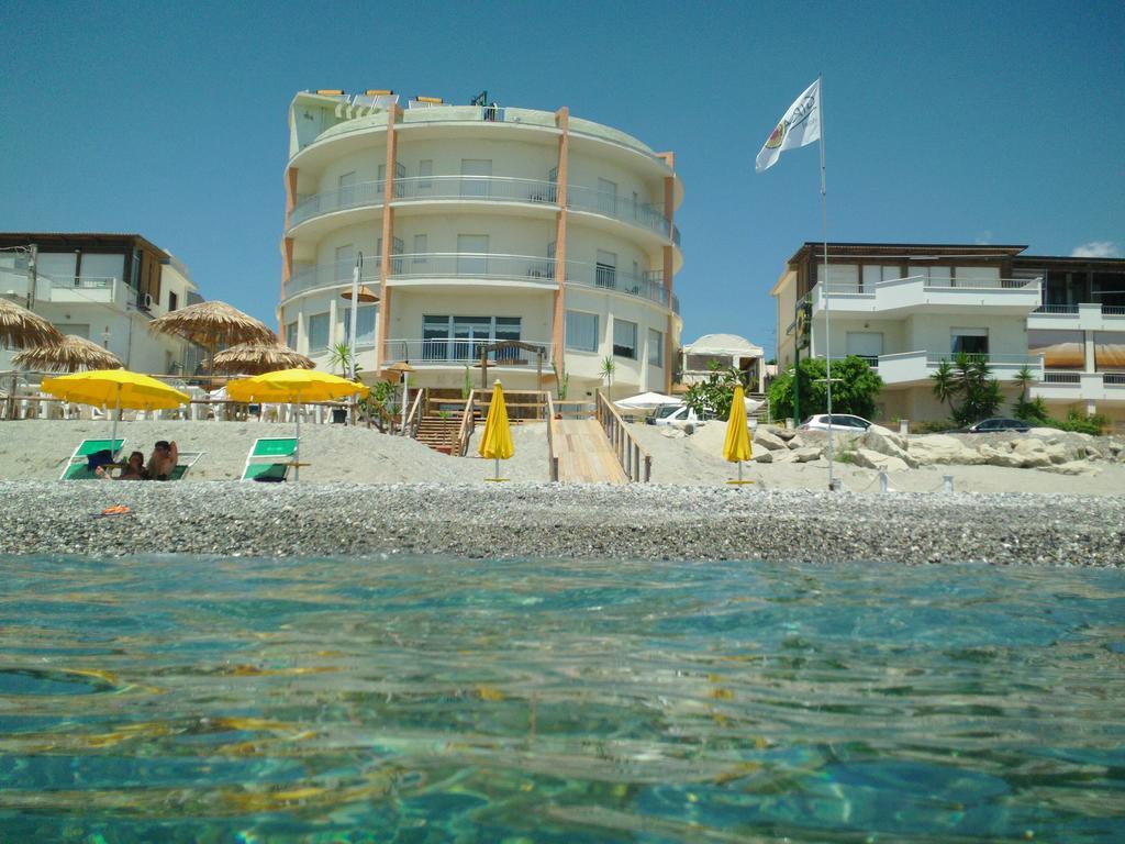 Hotel Il Girasole Бова-Марина Экстерьер фото